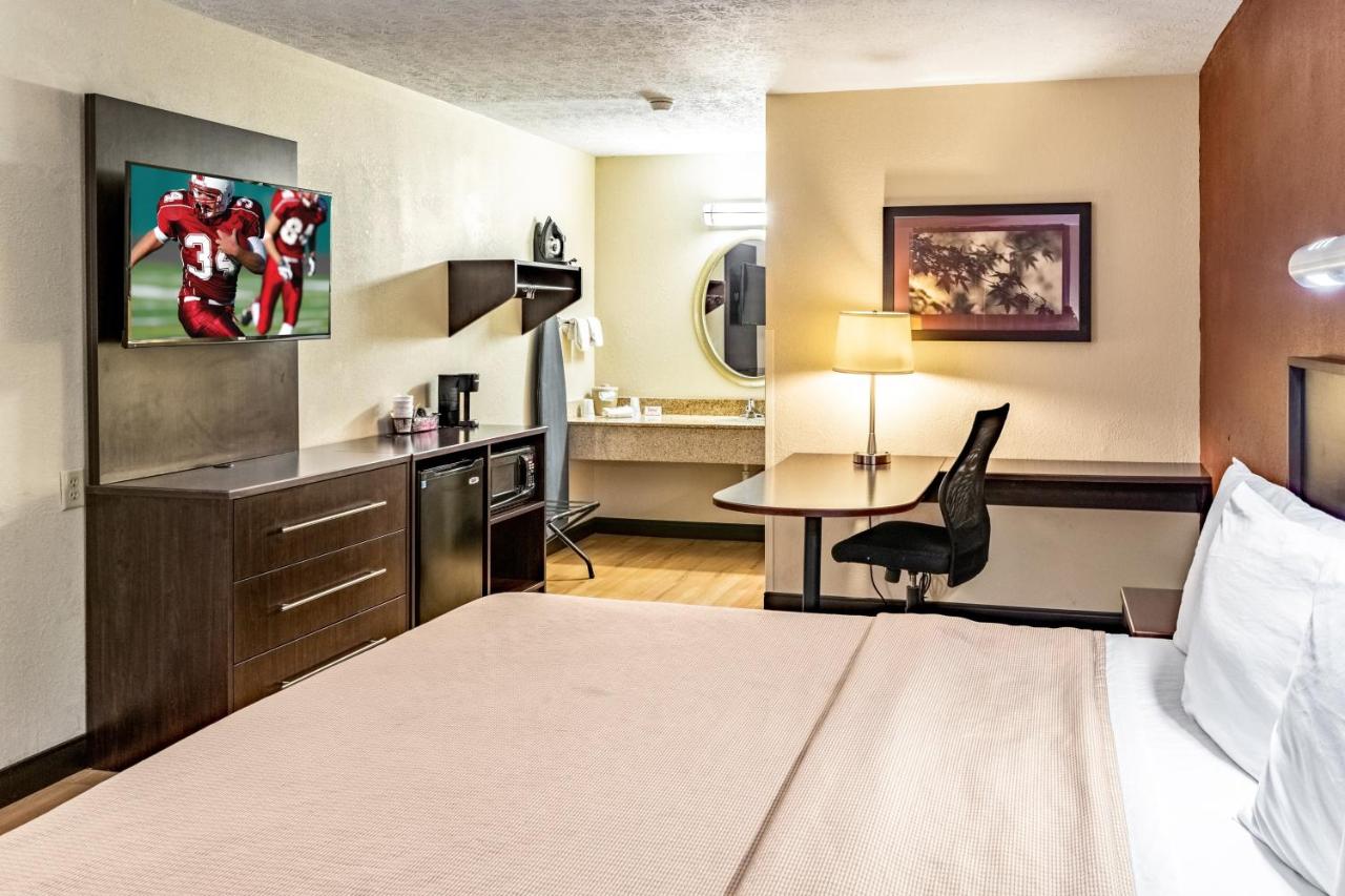 Superior King Room - Non-Smoking at Red Roof Inn Columbus - Taylorsville