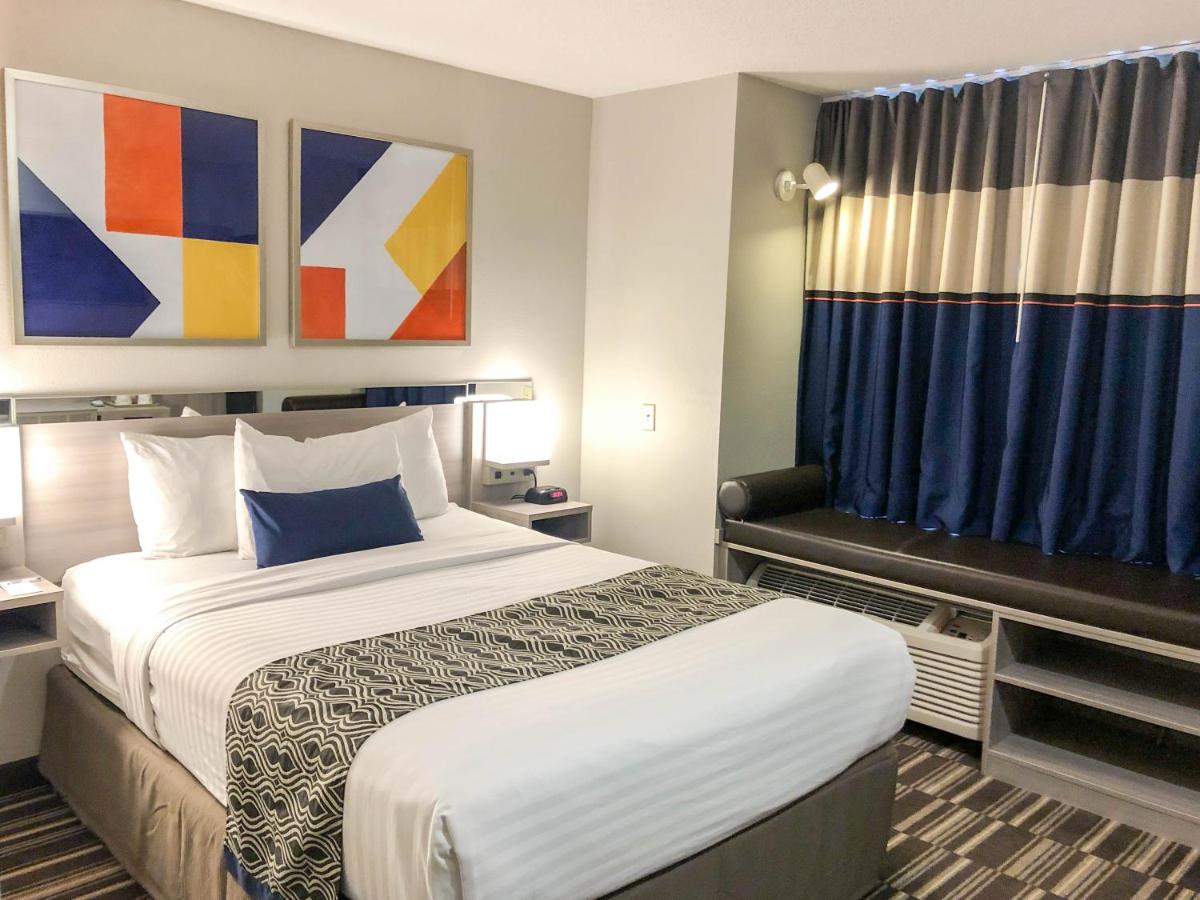 Queen Room - Non-Smoking at Microtel Inn & Suites by Wyndham Eagan/St Paul