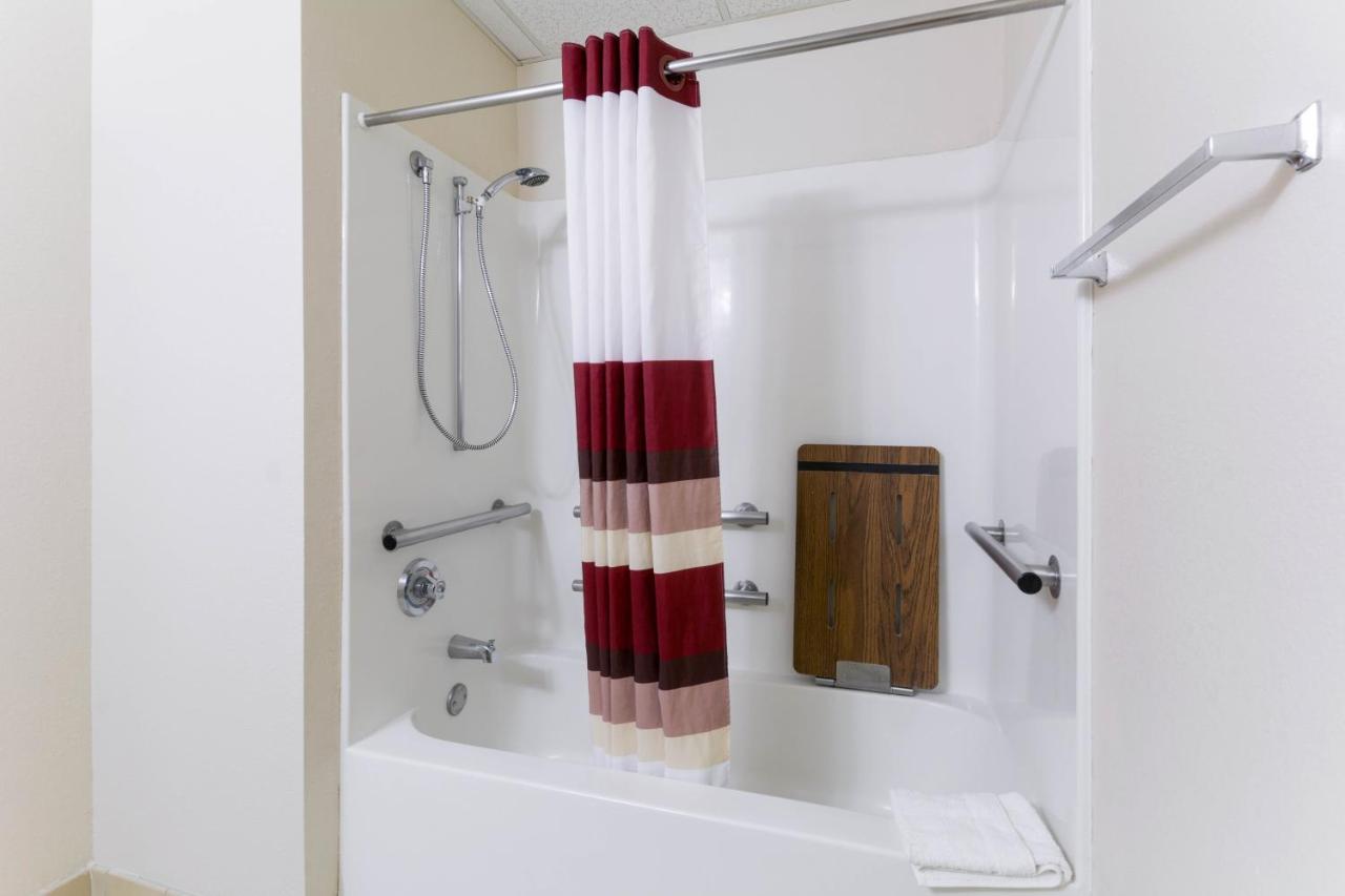 Superior King Room Disability Access Non-Smoking at Red Roof Inn Carrollton