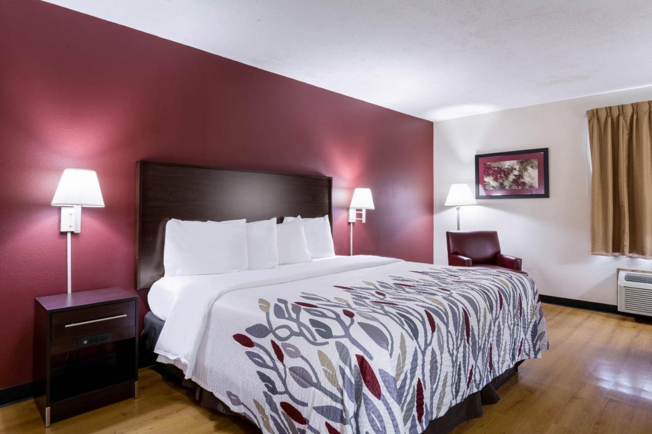 Suite King with Kitchenette Non-Smoking at Red Roof Inn Carrollton