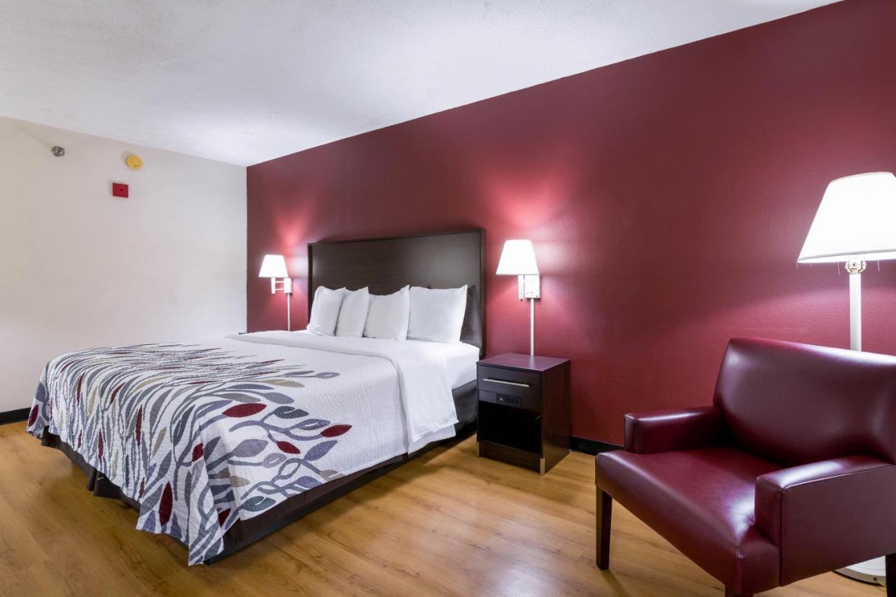 Suite King with Kitchenette Non-Smoking at Red Roof Inn Carrollton