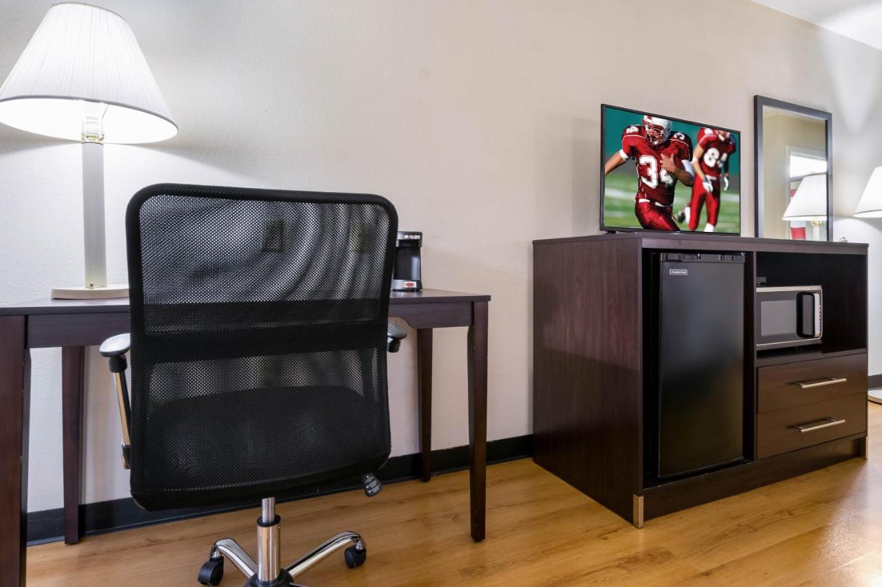 Suite King with Kitchenette Non-Smoking at Red Roof Inn Carrollton
