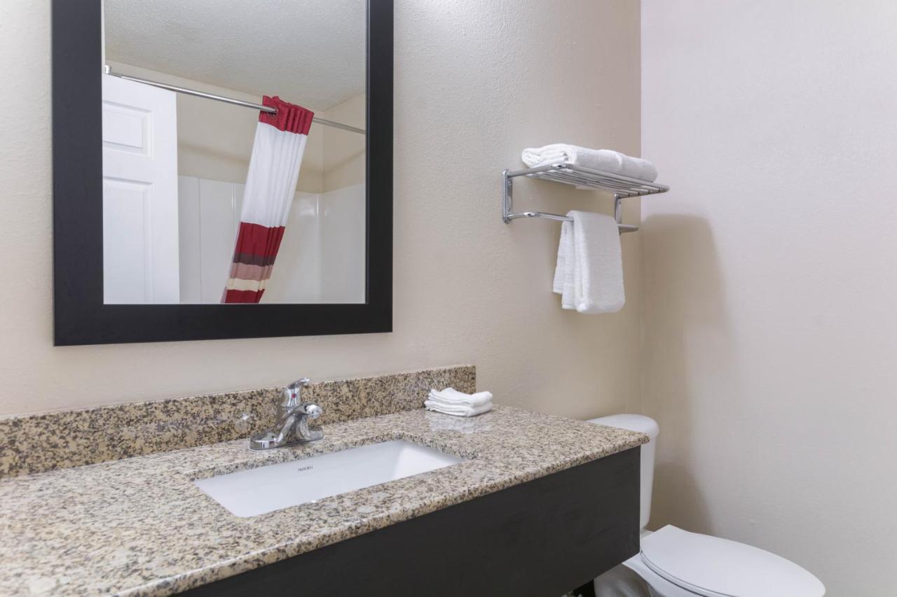 Suite King with Kitchenette Non-Smoking at Red Roof Inn Carrollton