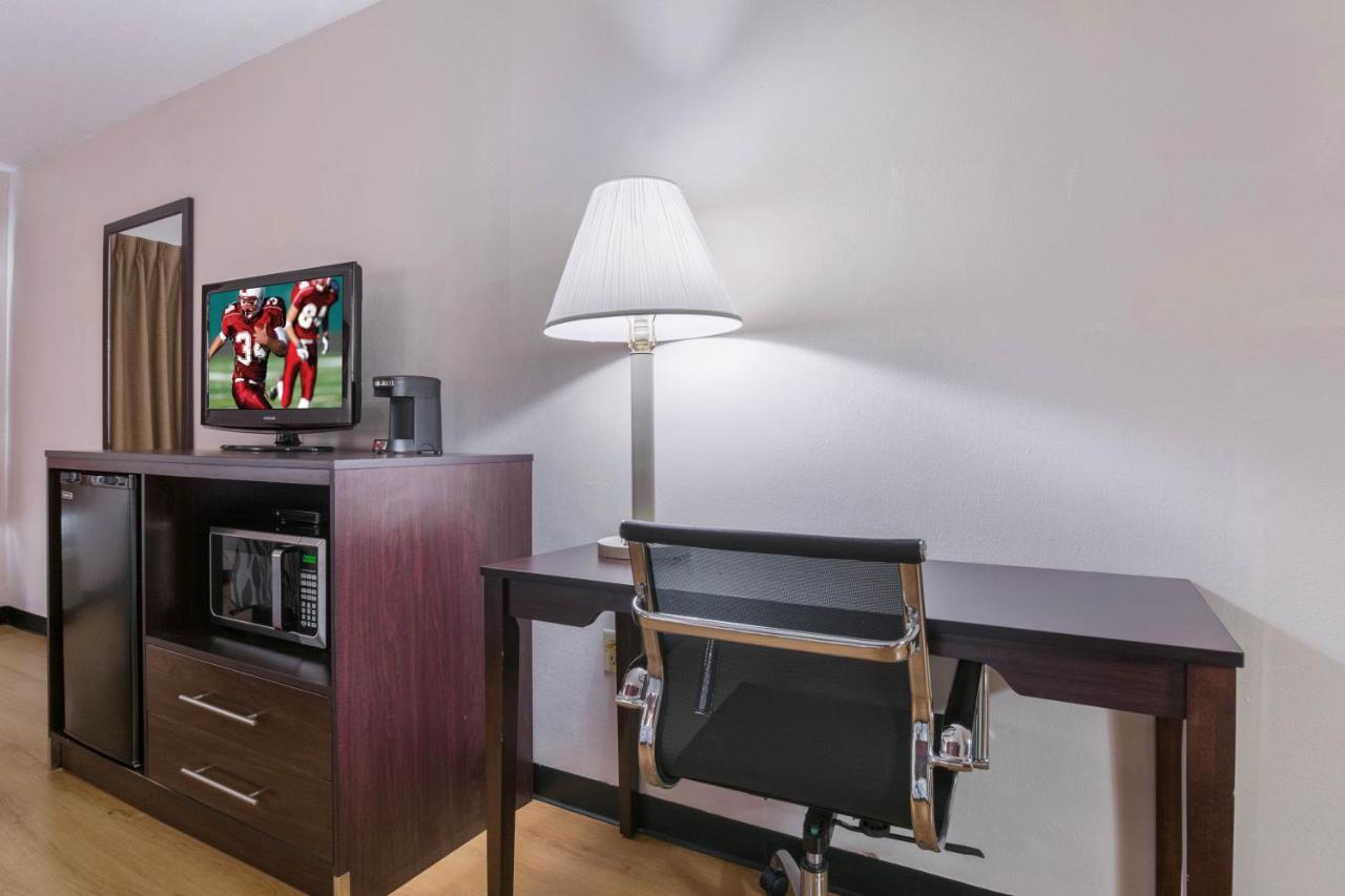 Suite King with Kitchenette Non-Smoking at Red Roof Inn Carrollton