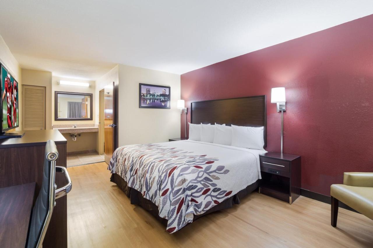 Deluxe King Room Non-Smoking at Red Roof Inn Augusta - Washington Road