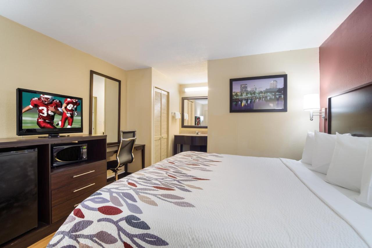 Deluxe King Room Non-Smoking at Red Roof Inn Augusta - Washington Road