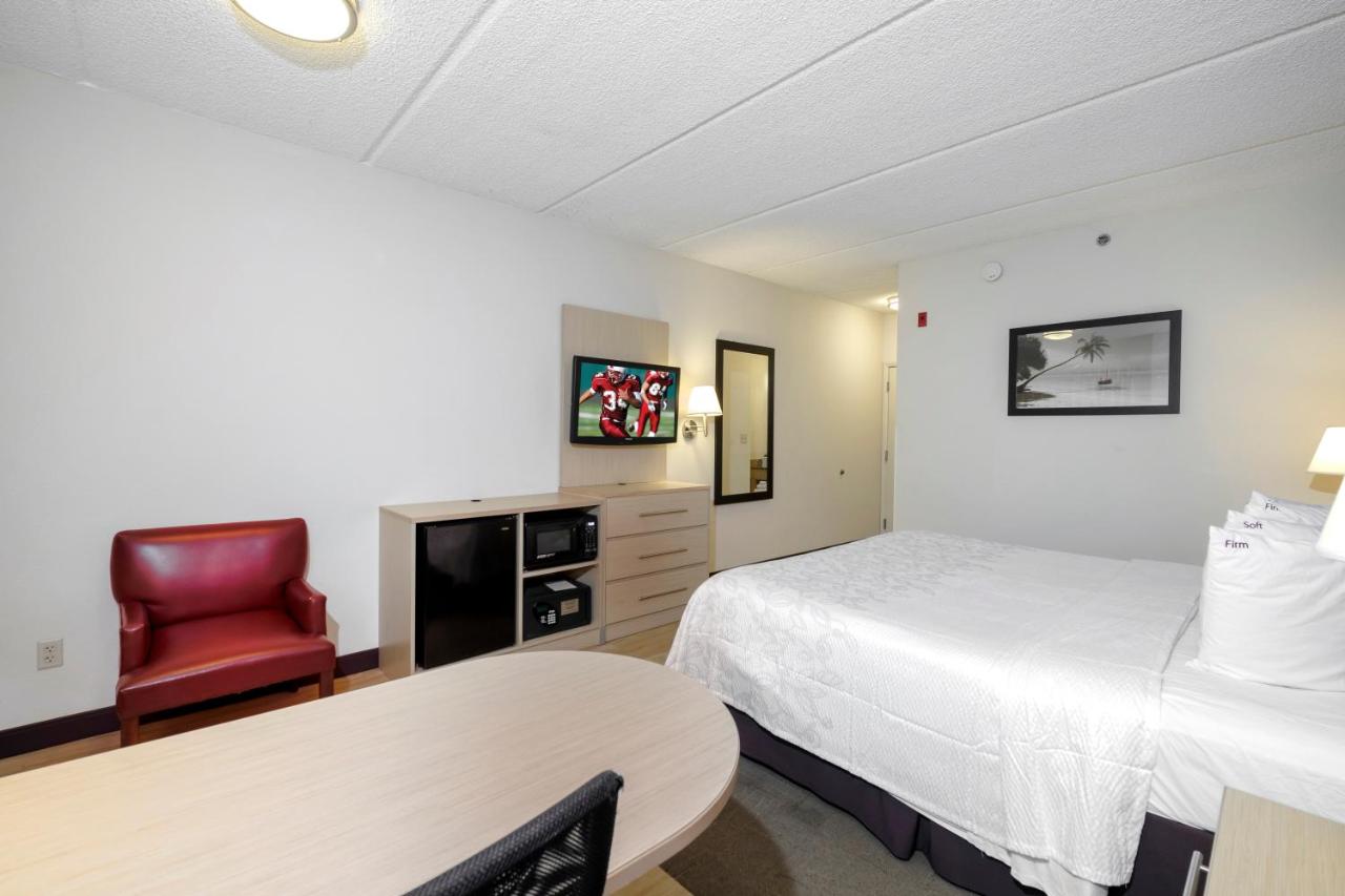 Superior King Room Smoke Free at Red Roof Inn PLUS+ Gainesville