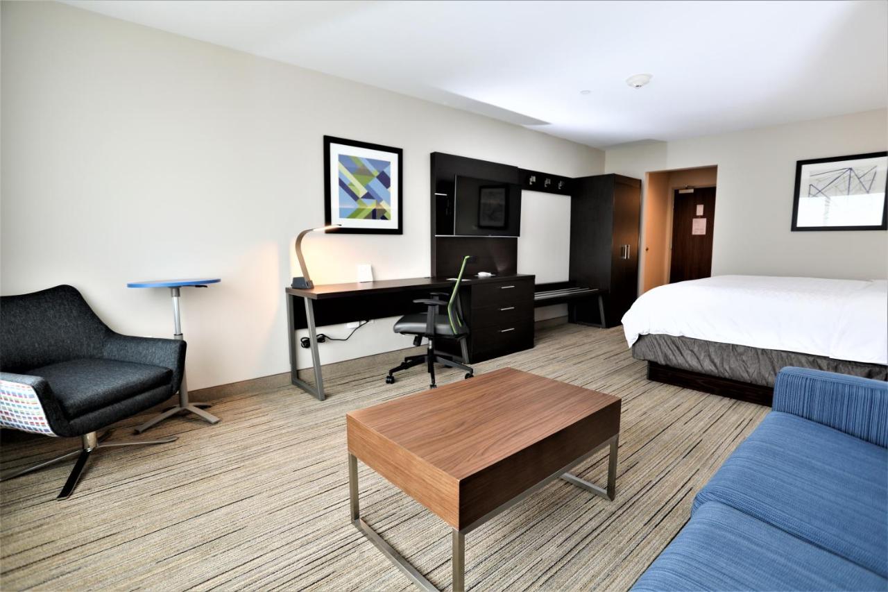 Deluxe King Room - Mobility Access at Holiday Inn Express & Suites Forney by IHG