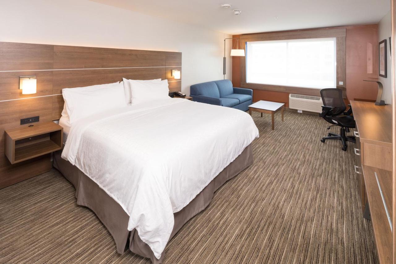 King Suite - Non-Smoking at Holiday Inn Express and Suites Kalamazoo West by IHG