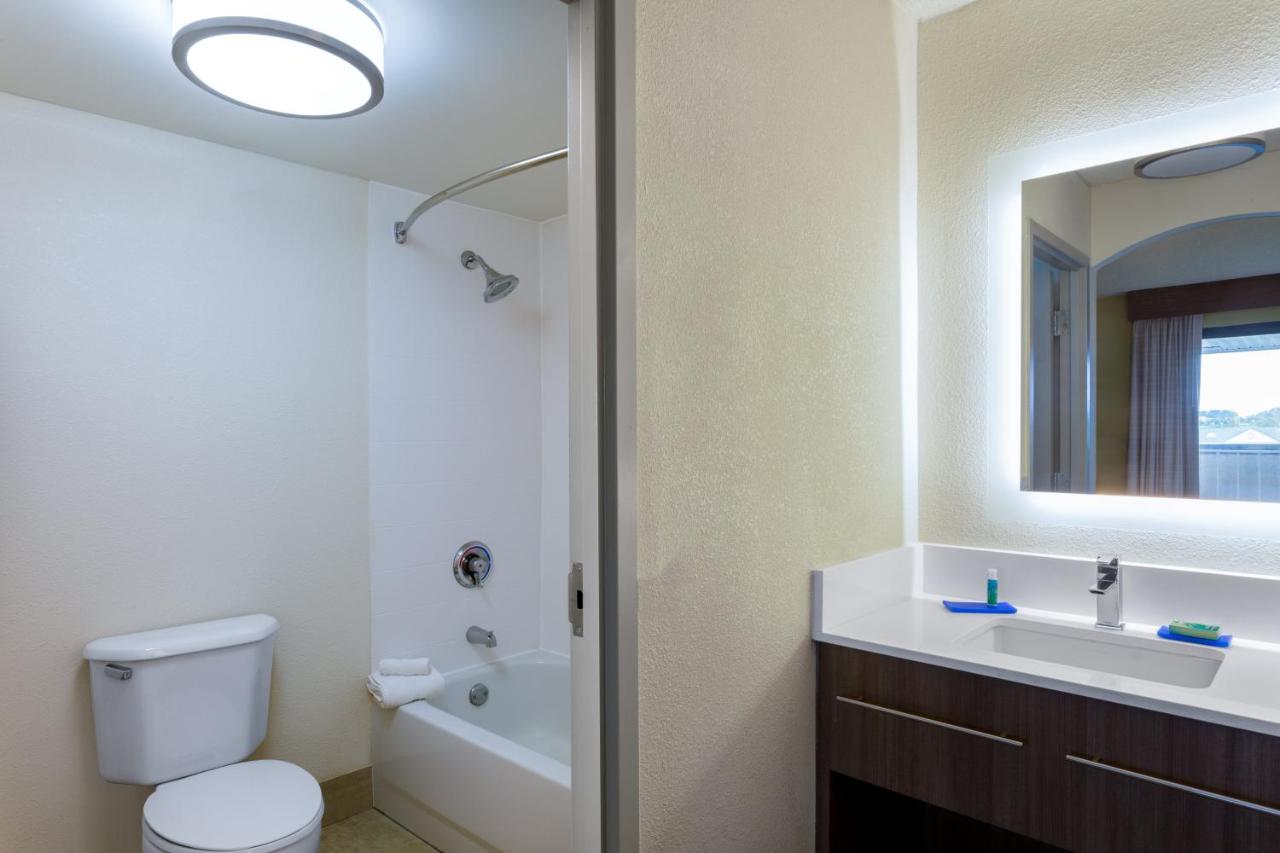 King Suite - Non-Smoking at Holiday Inn Express Hotel & Suites Philadelphia – King of Prussia by IHG