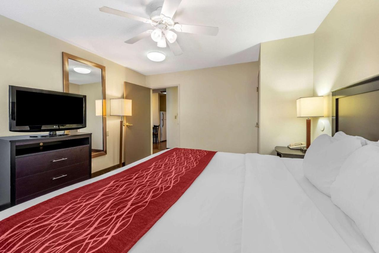 King Suite - Non-Smoking at Comfort Inn & Suites Warsaw near US-30