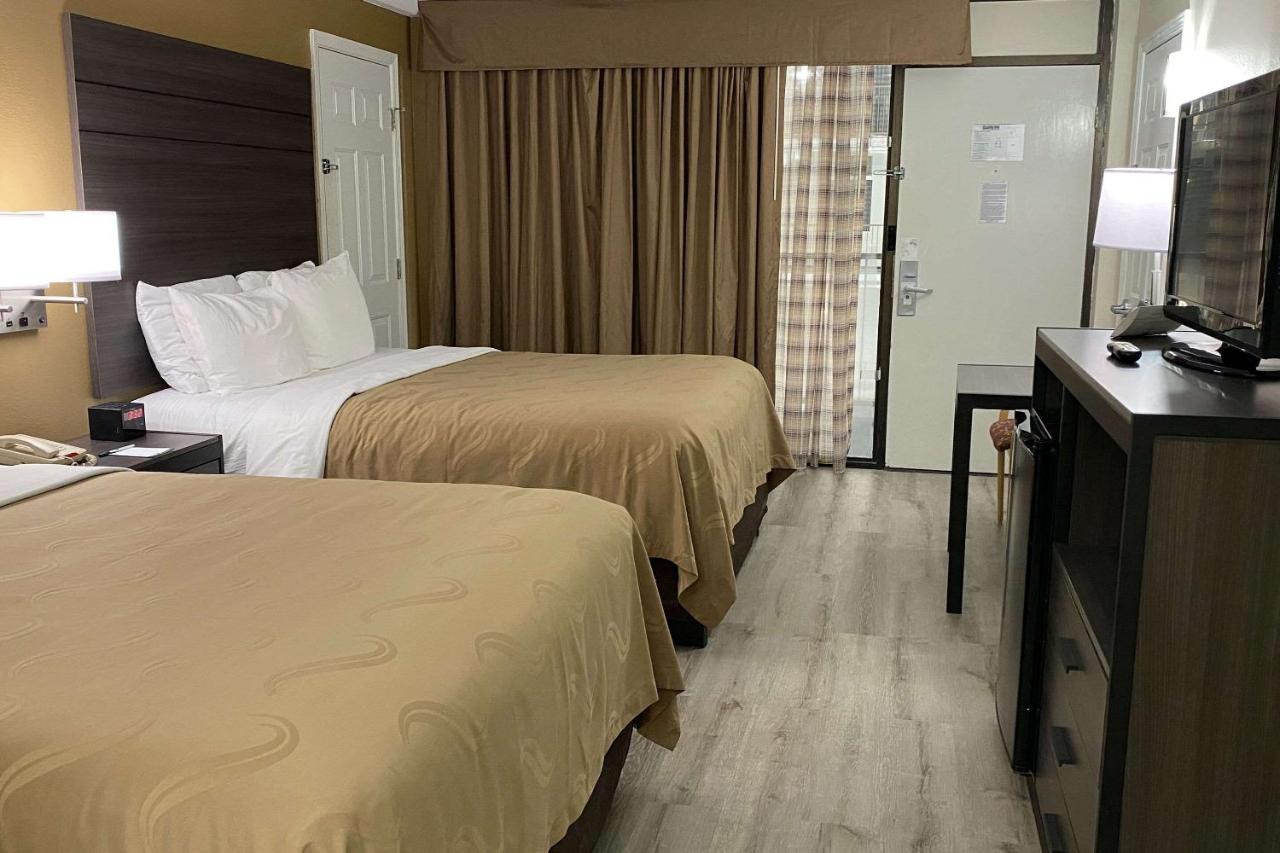 Standard Queen Room with Pool View - Non-Smoking at Quality Inn Branson - Hwy 76 Central