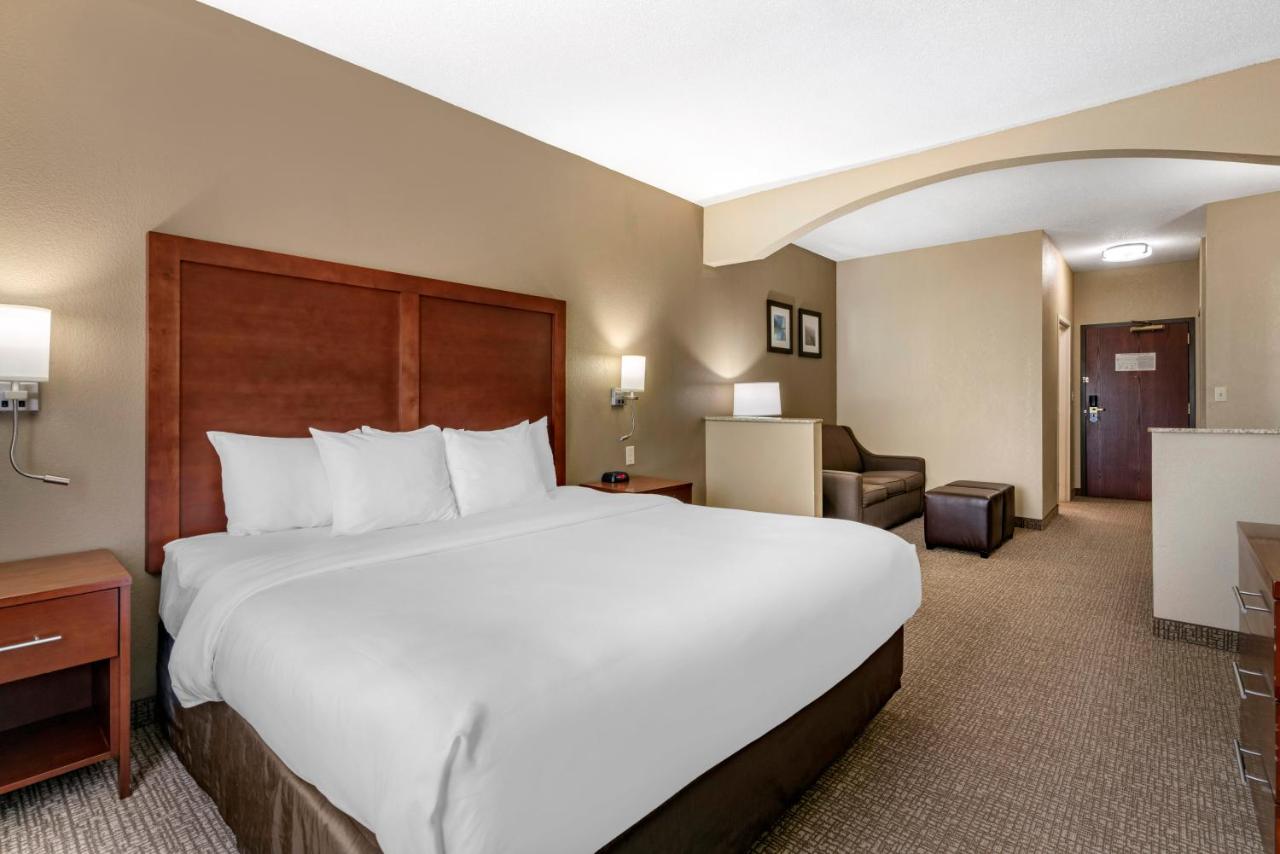 King Suite with Sofa Bed at Comfort Inn & Suites St. Louis - O'Fallon