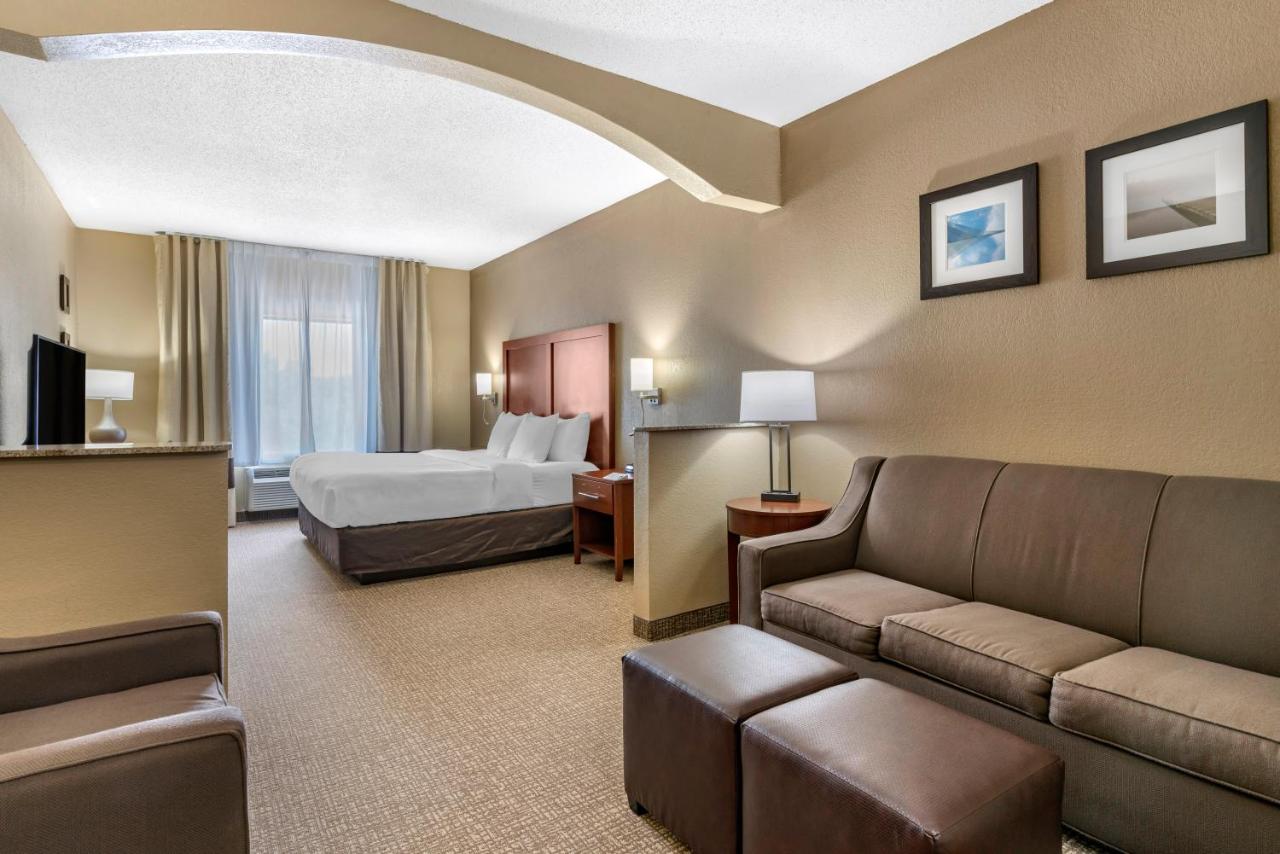 King Suite with Sofa Bed at Comfort Inn & Suites St. Louis - O'Fallon