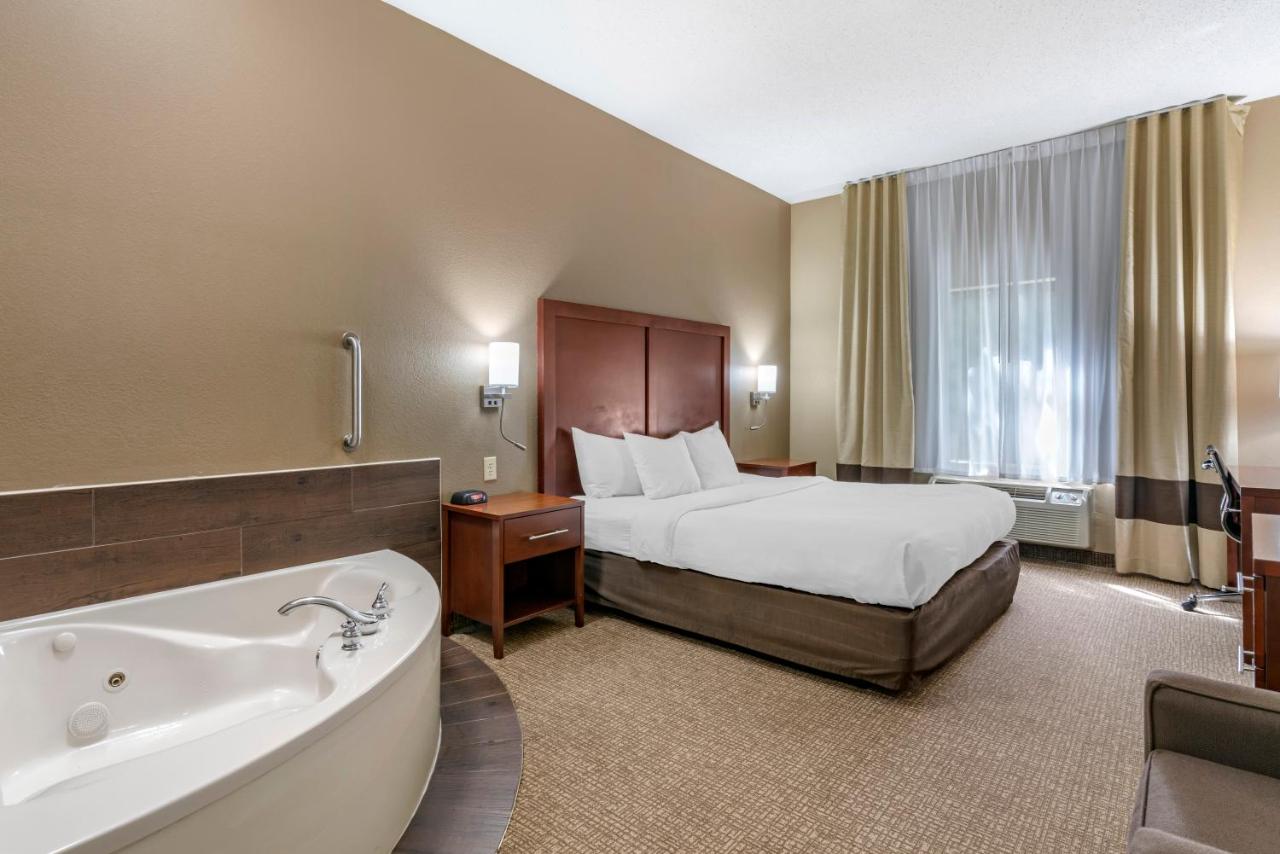 King Suite with Hot Tub - Non-Smoking at Comfort Inn & Suites St. Louis - O'Fallon
