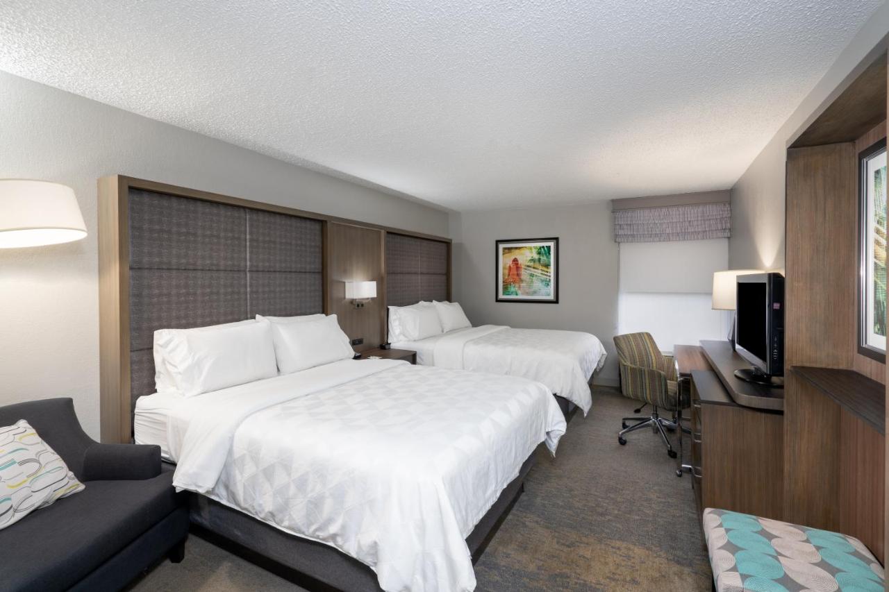Executive Queen Room with Two Queen Beds at Holiday Inn Research Park by IHG
