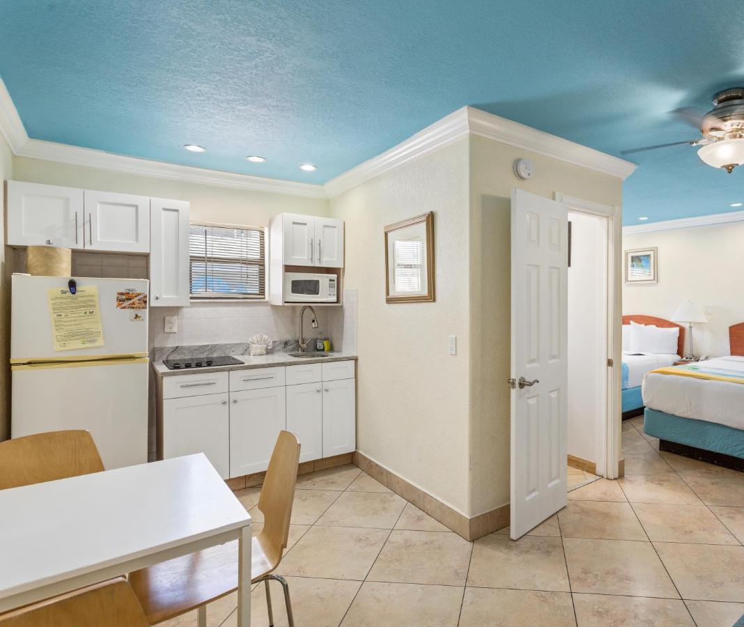 Deluxe Efficiency Suite: 2 Double Beds and 1 Sleeper Sofa at Bayview Plaza Waterfront Resort