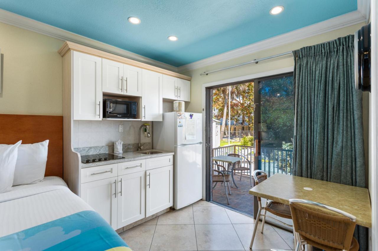 Bay Front with Balcony Suite: 2 Double Beds and 1 Sleeper Sofa at Bayview Plaza Waterfront Resort