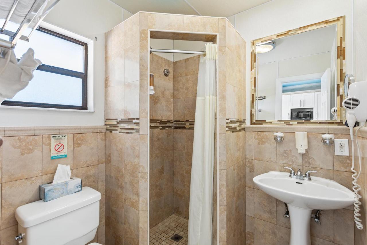 Bay Front with Balcony Suite: 2 Double Beds and 1 Sleeper Sofa at Bayview Plaza Waterfront Resort
