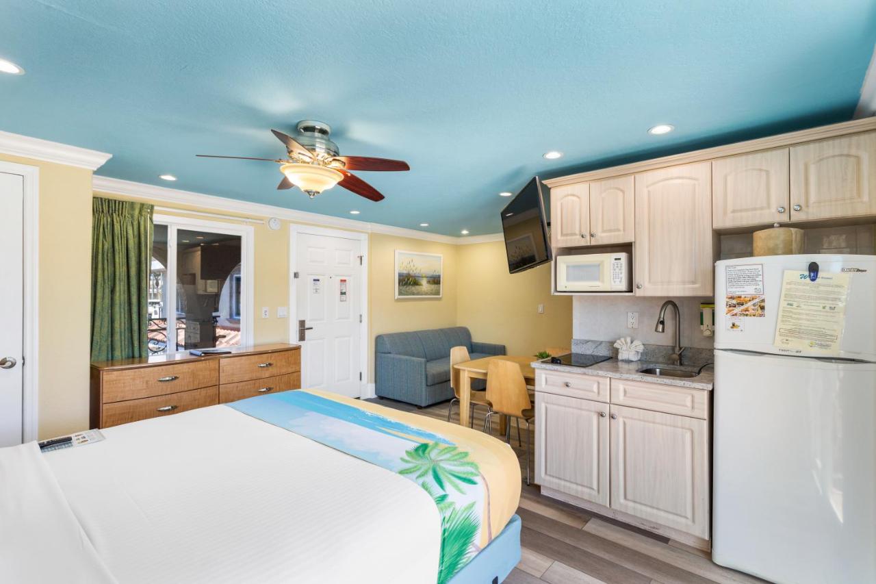 Bay Front with Balcony Suite: 1 Queen Bed and 1 Sleeper Sofa at Bayview Plaza Waterfront Resort