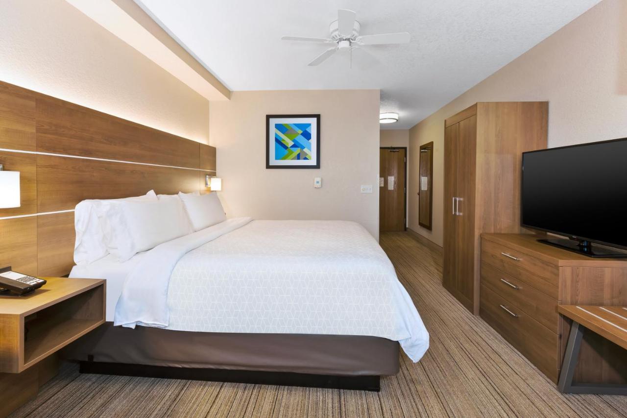 King Room - Mobility Access/Hearing Accessible at Holiday Inn Express & Suites Petoskey by IHG