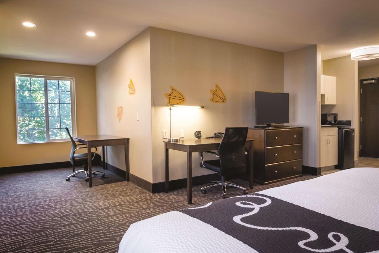 Deluxe King Suite at La Quinta Inn & Suites by Wyndham Eugene