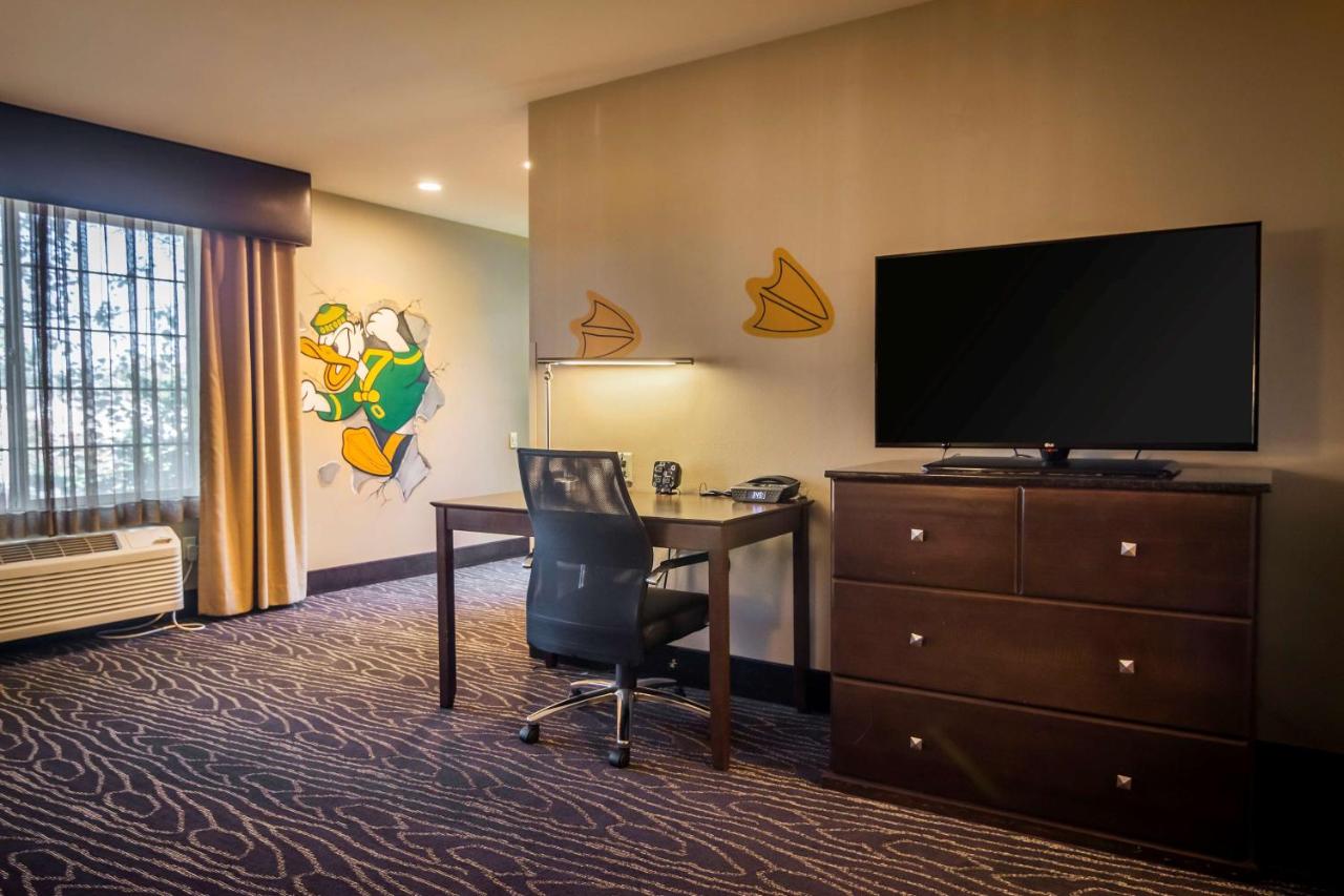Deluxe King Suite at La Quinta Inn & Suites by Wyndham Eugene