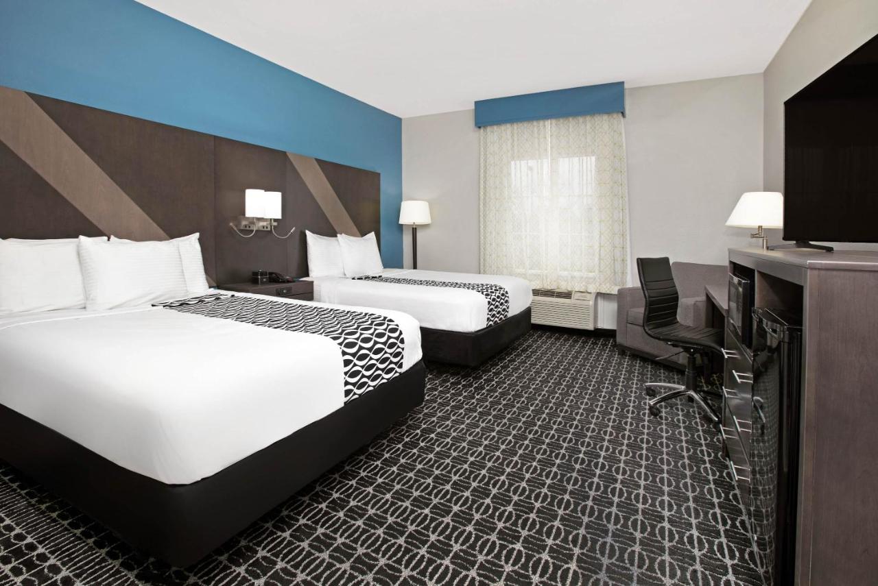 Queen Room with Two Queen Beds and Mobility/Hearing Access - Non-Smoking at La Quinta Inn & Suites by Wyndham Sulphur Springs