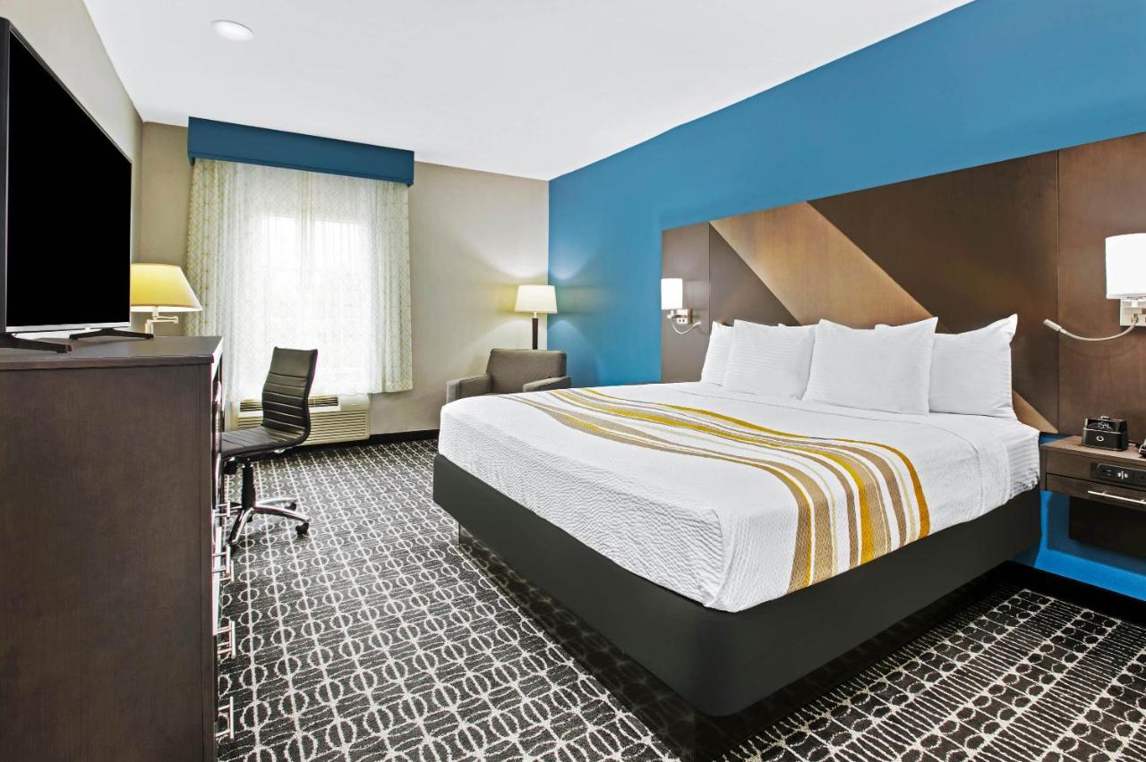 King Room - Non-Smoking at La Quinta Inn & Suites by Wyndham Sulphur Springs