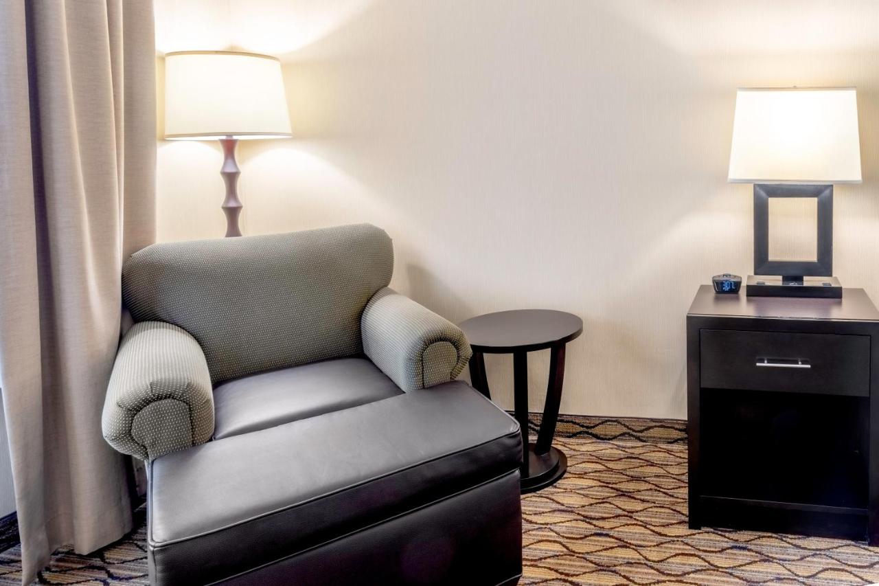 Standard King Room with Mobility Accessible Tub at Holiday Inn Hotel & Suites-Milwaukee Airport by IHG