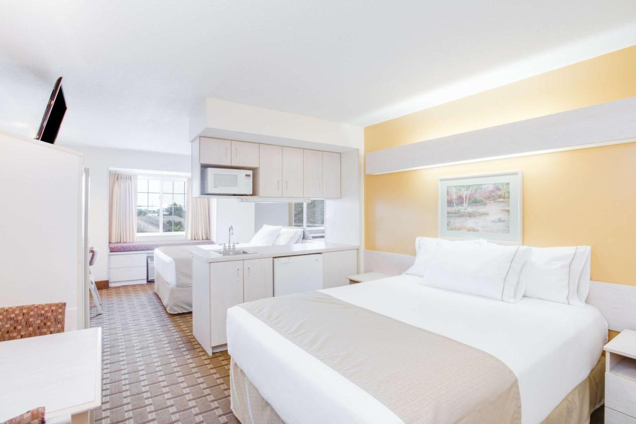 Queen Room with Two Queen Beds - Non-Smoking at Super 8 by Wyndham Christiansburg/Blacksburg Area