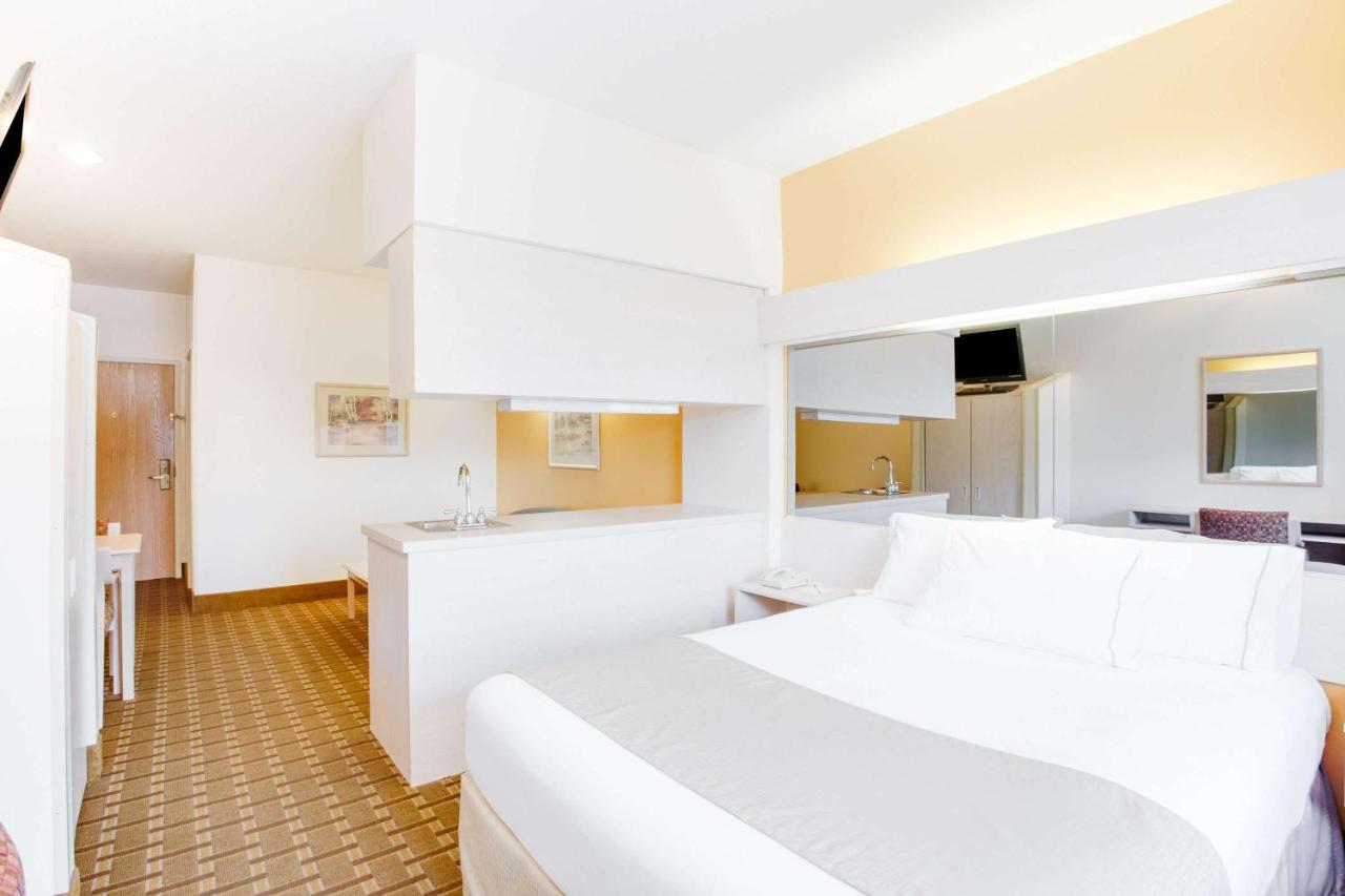 Queen Suite with Sofa Bed at Super 8 by Wyndham Christiansburg/Blacksburg Area