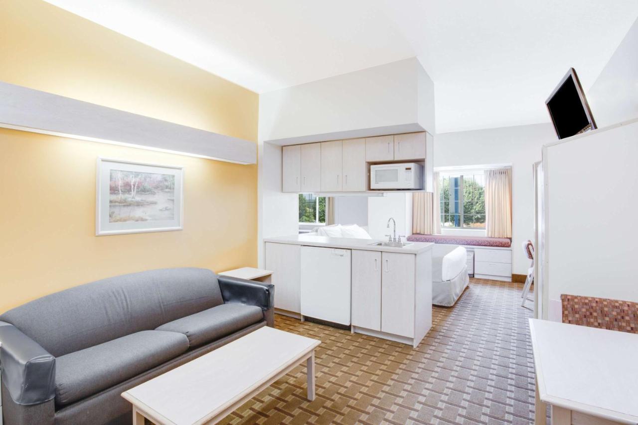 Queen Suite with Sofa Bed at Super 8 by Wyndham Christiansburg/Blacksburg Area