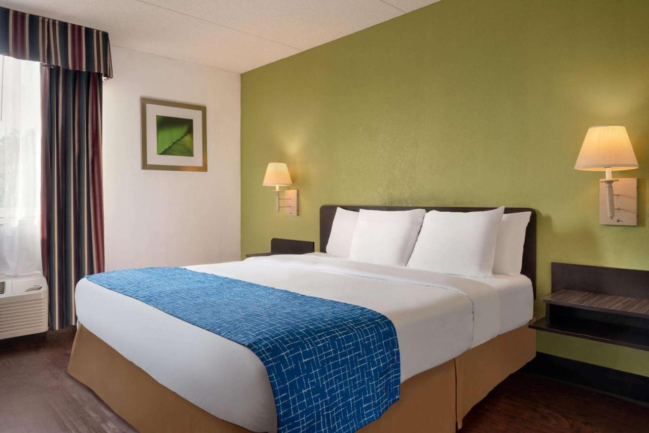 King Room - Smoking  at Travelodge by Wyndham Zanesville