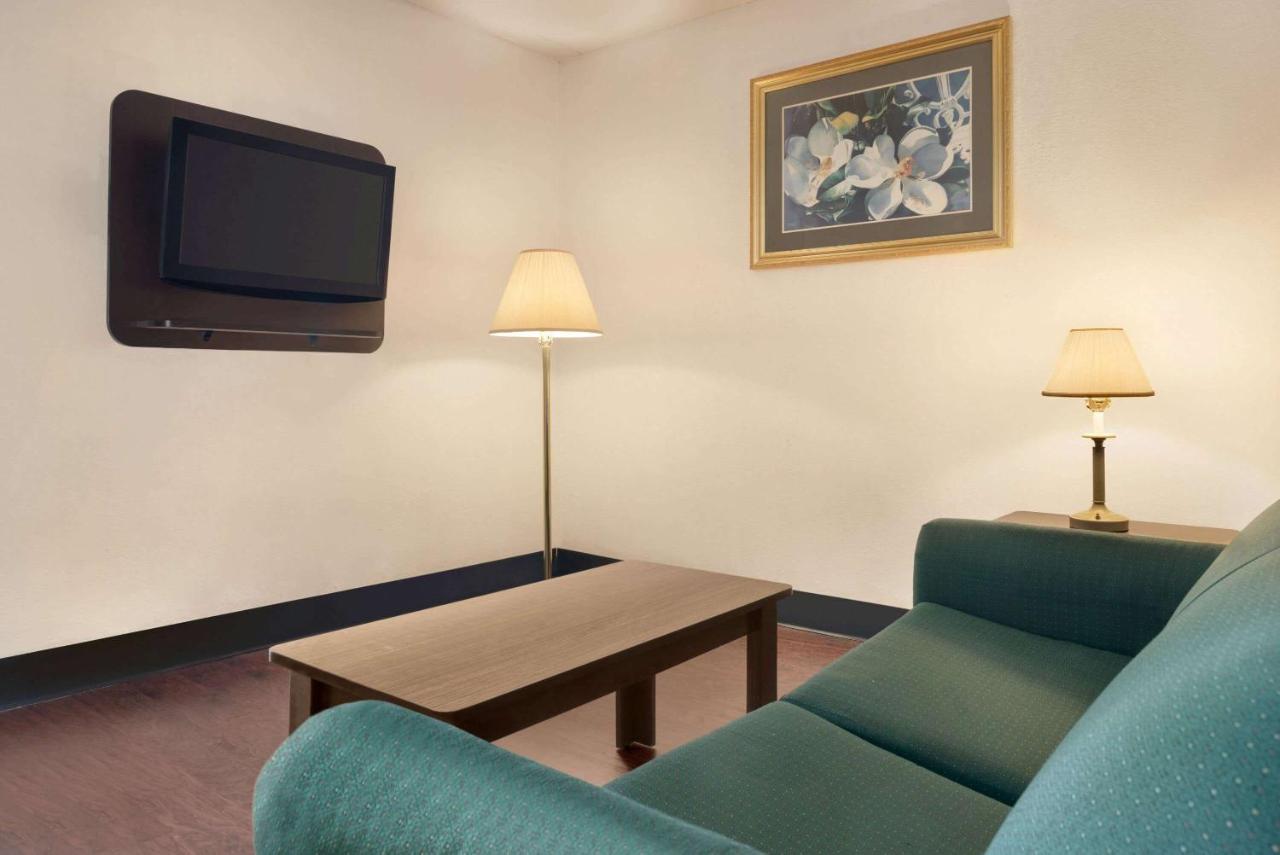 King Studio Suite - Non-Smoking at Travelodge by Wyndham Zanesville