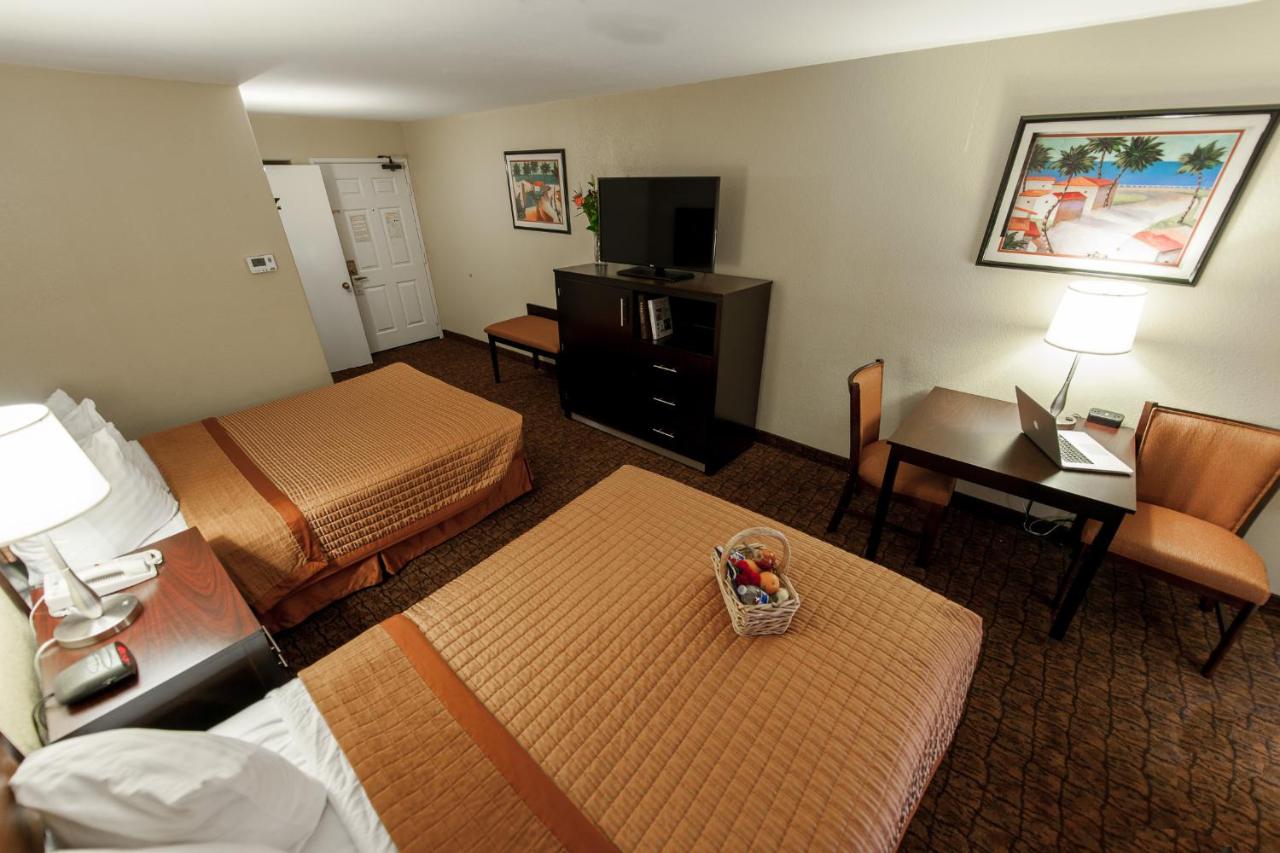 Queen Room with Two Queen Beds - Smoking at Best Western Escondido Hotel