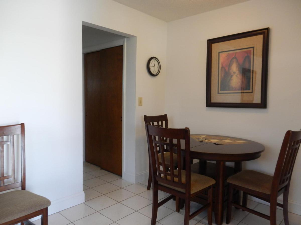 One-Bedroom Apartment at Shell Motel