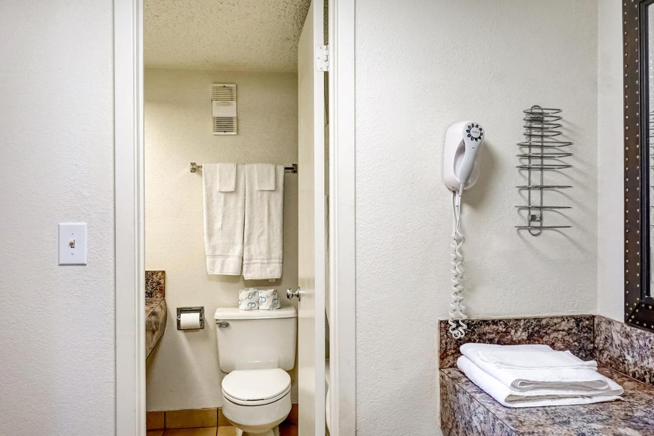 One-Bedroom Suite at Hotel Killeen East Central