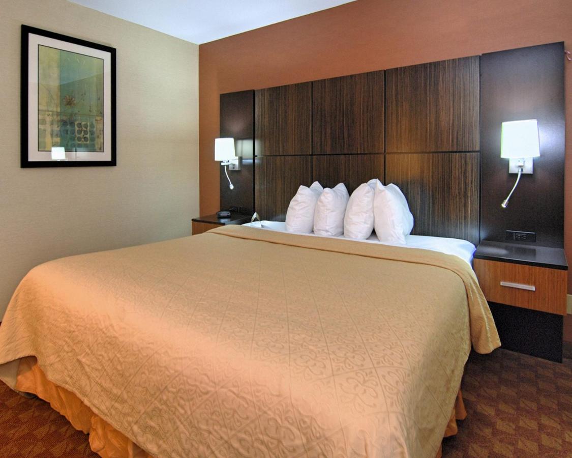 Queen Room - Non-Smoking at Quality Inn Franklin I-65