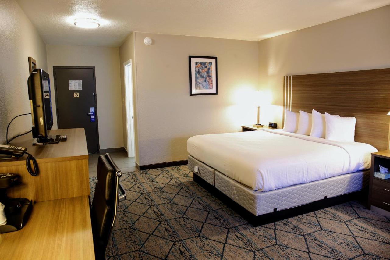 King Room - Non-Smoking at Baymont by Wyndham Effingham
