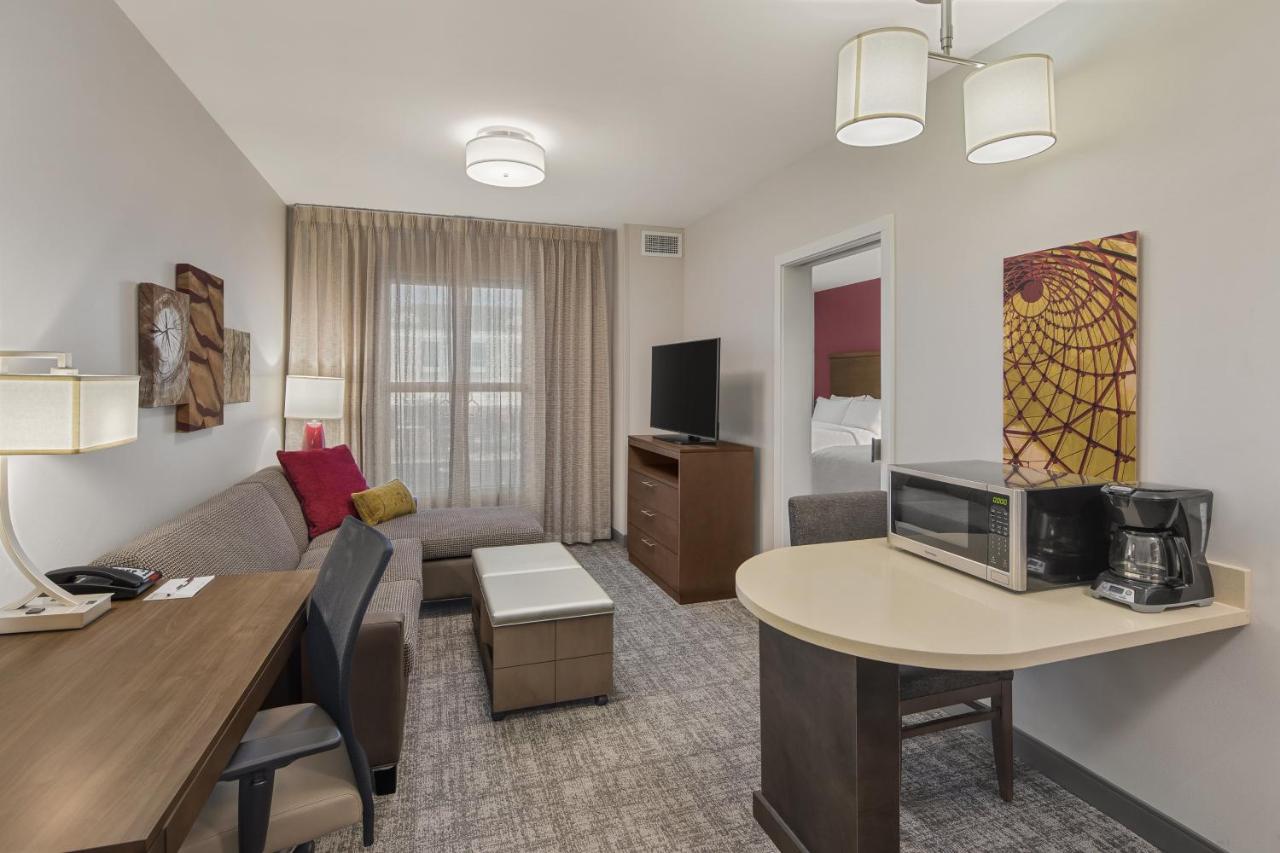 One-Bedroom Queen Room with Two Queen Beds and Mobility Accessible Tub - Non-Smoking at Staybridge Suites Florence - Civic Center, an IHG Hotel