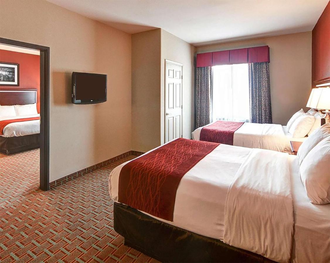 Two-Bedroom Suite at Comfort Suites Lake Worth