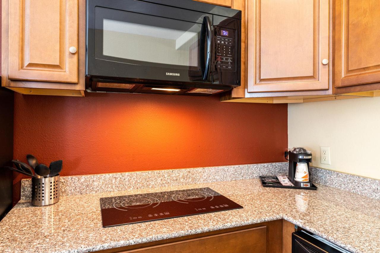 Queen Suite with Two Queen Beds and Sofa Bed at Comfort Suites Lake Worth