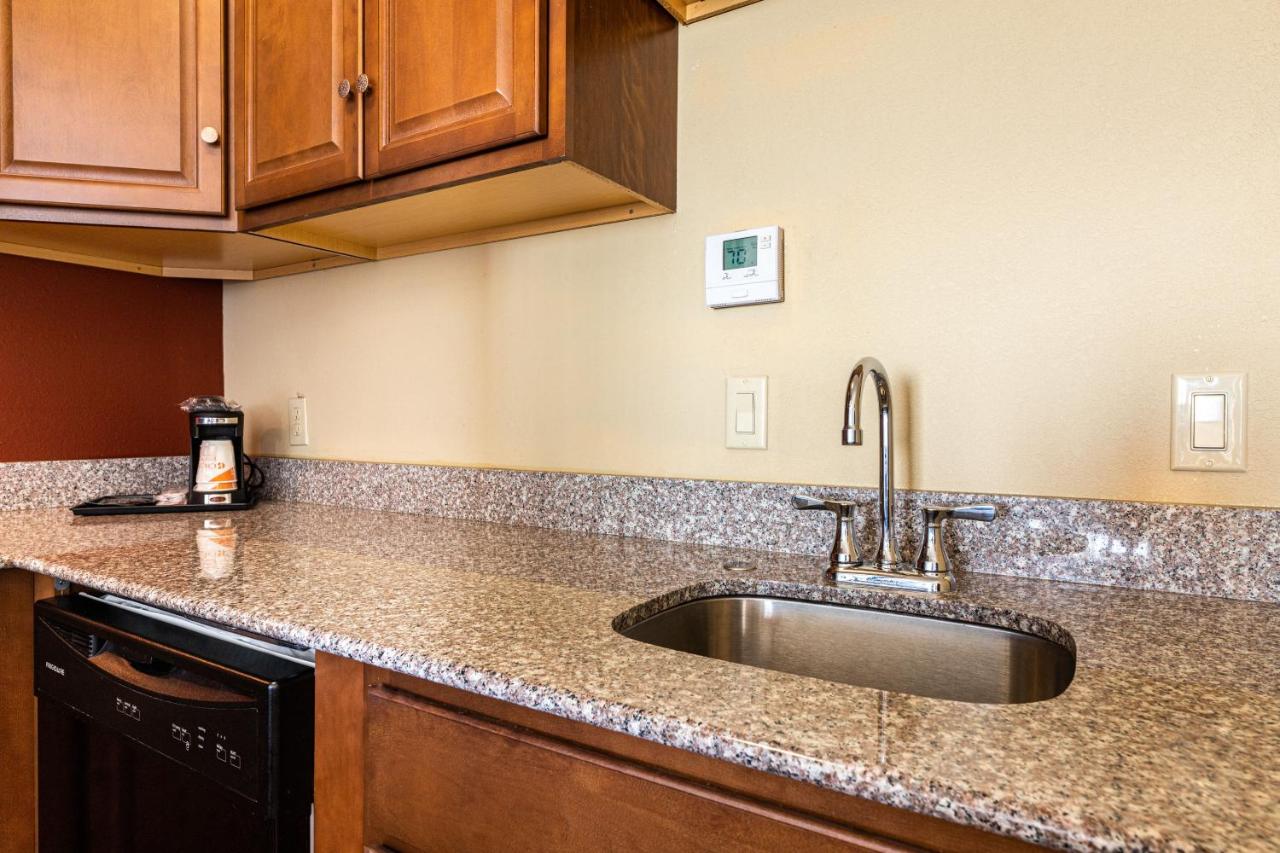 Efficiency Queen Suite with Kitchenette at Comfort Suites Lake Worth