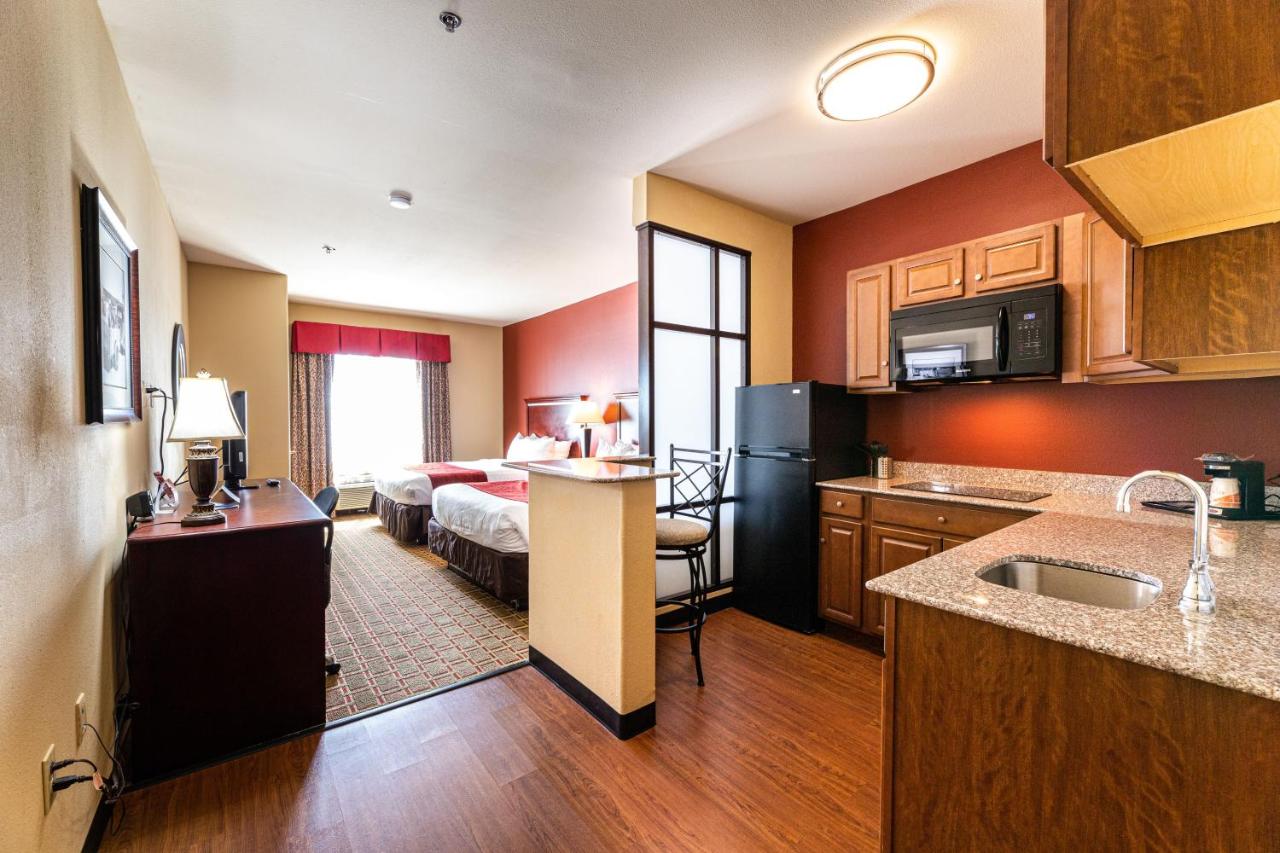 Efficiency Queen Suite with Kitchenette at Comfort Suites Lake Worth