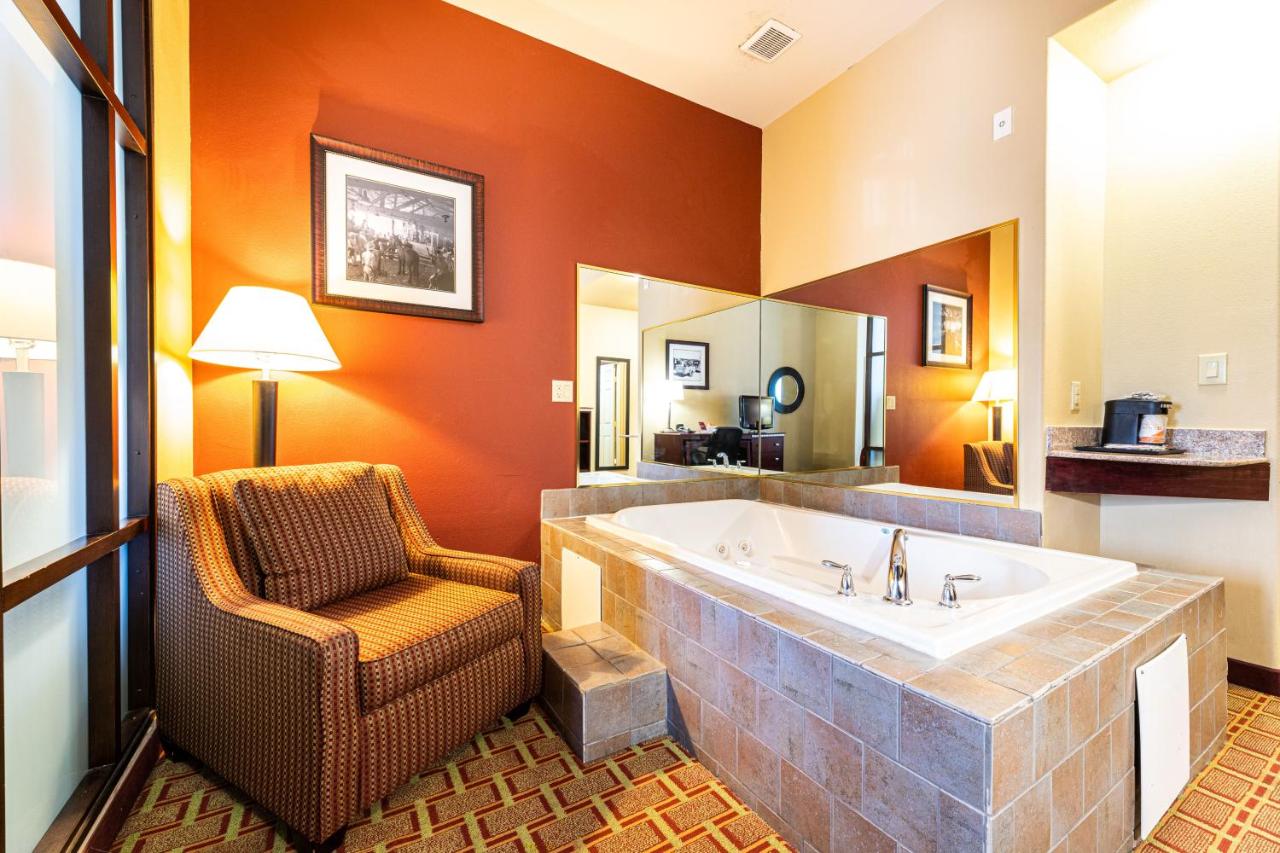 King Suite with Whirlpool at Comfort Suites Lake Worth