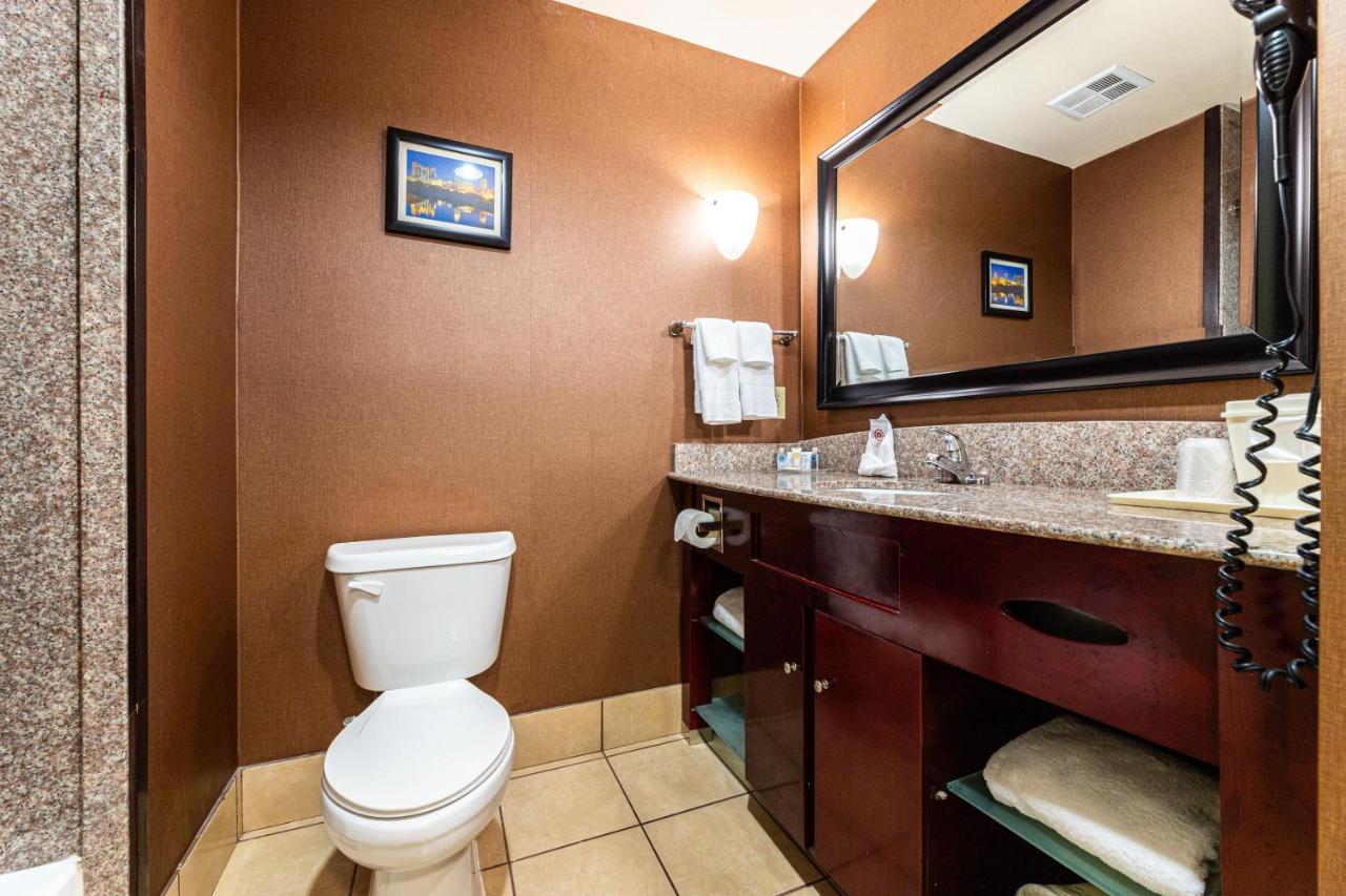 Efficiency Queen Suite with Kitchenette at Comfort Suites Lake Worth