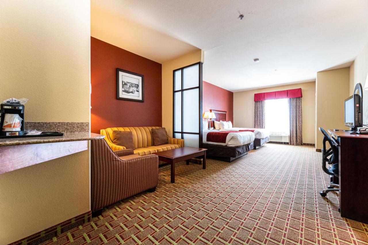 Two-Bedroom Suite at Comfort Suites Lake Worth