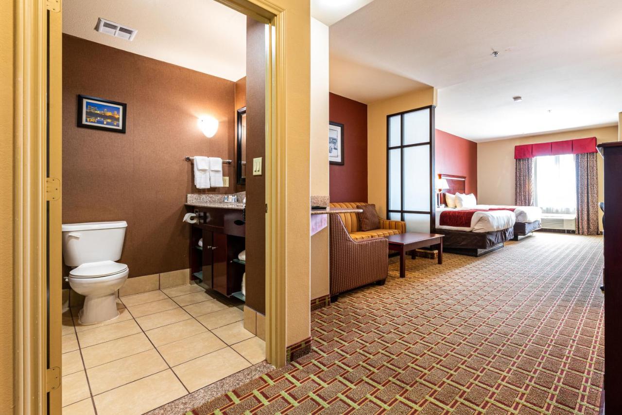 Two-Bedroom Suite at Comfort Suites Lake Worth