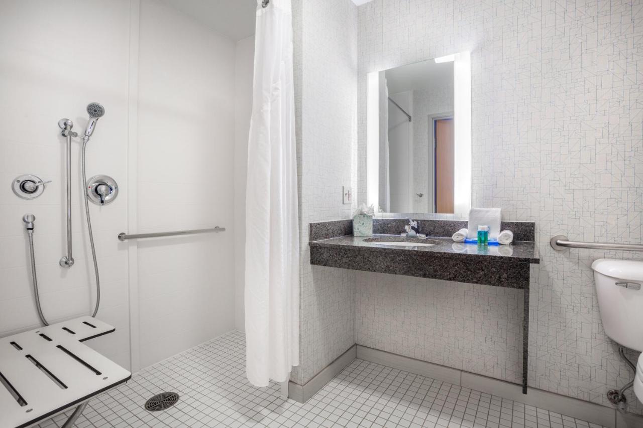 King Room with Mobility Accessible Roll In Shower - Non-Smoking at Holiday Inn Express Wisconsin Dells by IHG